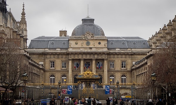 Paris Savcılığı soruşturma başlattı.