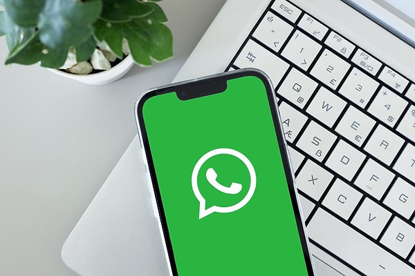 WhatsApp mesaj zamanlama özelliğini test ediyor.