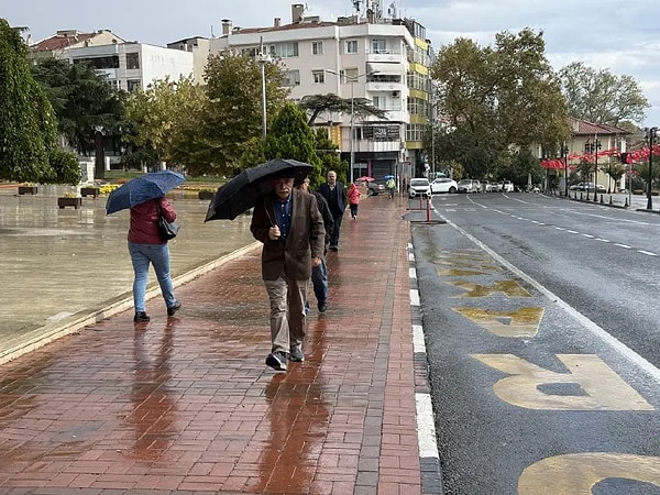 Meteoroloji, Trakya'dan Ege'ye 16 il için sarı kodlu uyarı yayımladı.