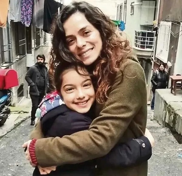 Her şey, Kadın dizisinin çocuk oyuncusu Kübra Süzgün için yürütülen hukuki süreçle başladı.