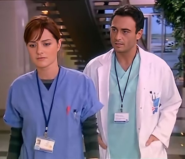 Doktorlar'ın Ela ile Levent'i, Tuzlu Kahve'nin 4. bölümünde 18 yıl sonra yeniden aynı karede buluştu.