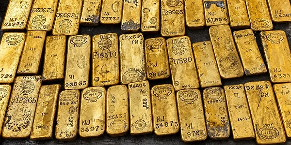 Bölmeden 40'tan fazla külçe altın ve yaklaşık 4 bin sikke çıktı.