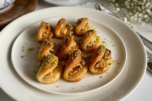 Baklavalarda ay çekirdeği çıktı.