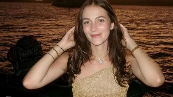 Gaslight şarkısıyla TikTok'ta patlayan ve New York'ta yaşayan İstanbul doğumlu şarkıcı INJI, Manifest'in TRALALA şarkısının söz yazarı olmasıyla son günlerde gündemden düşmüyor.