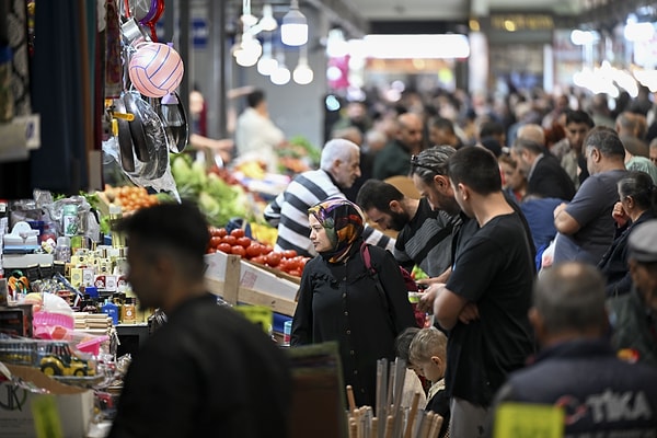 Açlık sınırı 37 bin 801 liraya ulaştı, aralıkta 40 bine yaklaşacak.