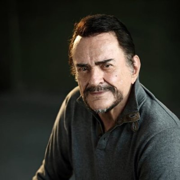 Alpay, yıllar sonra da üretmekten vazgeçmedi; Bodrum'daki yaşamında müziğin yanına resmi de koydu.
