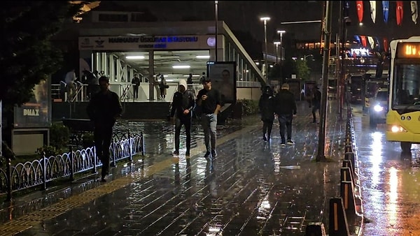 İstanbul Valiliği 'sarı uyarı' verdi. Sel, su baskını, yıldırım ve heyelana dikkat!