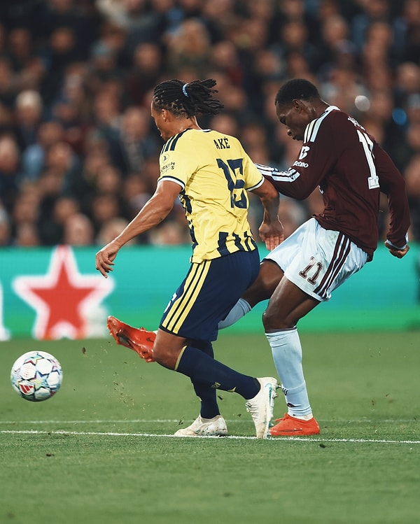 Fenerbahçe, Aston Villa karşısında ilk yarıyı 3-0 geride tamamladı.