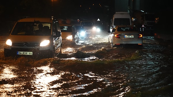 Selde kalan aracı çalıştırmak hem motora zarar veriyor hem de tazminatta kesinti riski doğuruyor.