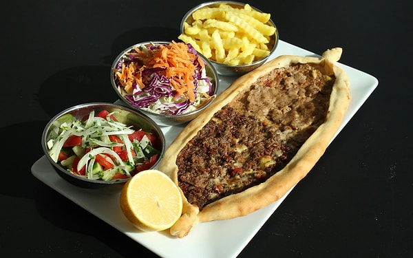 Konya'da yemekten sonra masaya küçük bir ikram geliyor