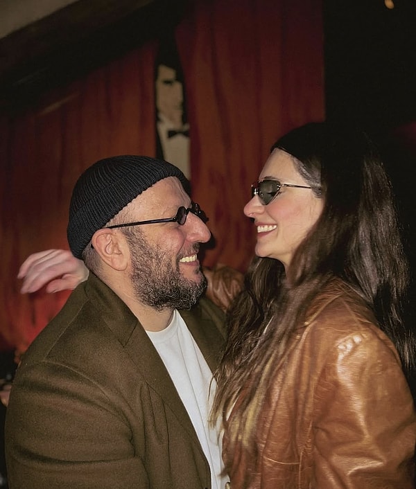 Serkan Keskin'in eşi Meriç Aral, Ölümlü Dünya karmaşasını tek bir espriyle özetledi.