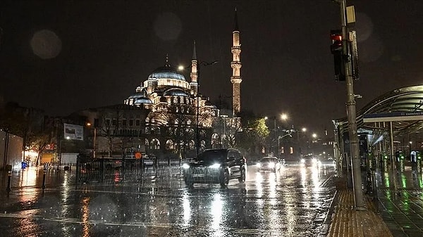 İstanbul'da Bugün (15 Ekim Perşembe) Okullar Neden Tatil Edildi?