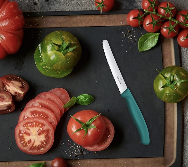 Victorinox Swiss Classic 11 cm tırtıklı yeşil domates bıçağı hızlı satan fırsatta net 390,15 TL!