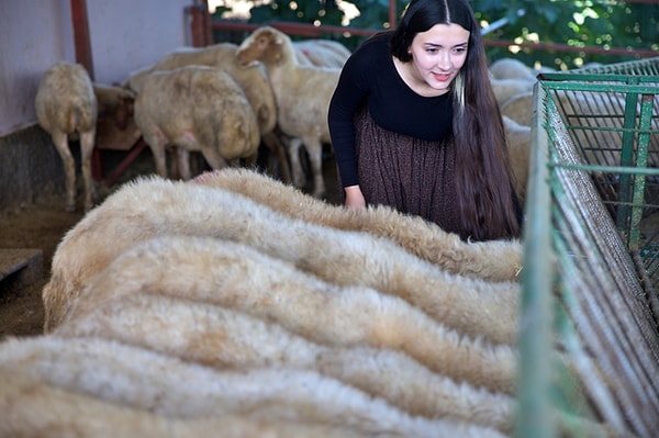 Fatma İlçe'ye göre genç ve kadın çiftçi olmak, devletin sunduğu imkânları artırıyor.