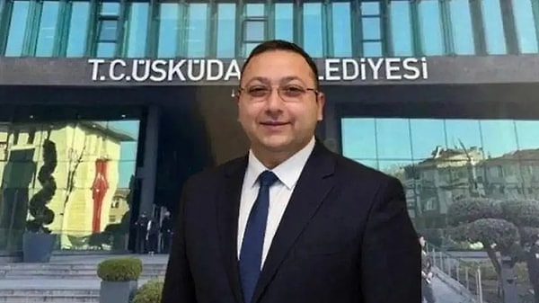 Dündar Ziya Gültekin Üsküdar'da doğup büyüdü ve siyasete orada atıldı.