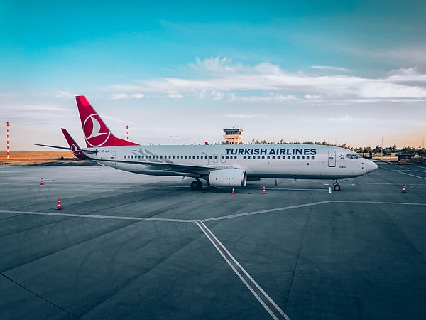 TC-LPA tescilli uçak önce 28 bin feet'te, ardından 12 bin feet'te yaklaşık yarım saat tur attı.
