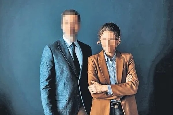 Erkeklerden birinin, eşiyle birlikte genç kadının galerisindeki bir sergiye katıldığı ileri sürüldü.