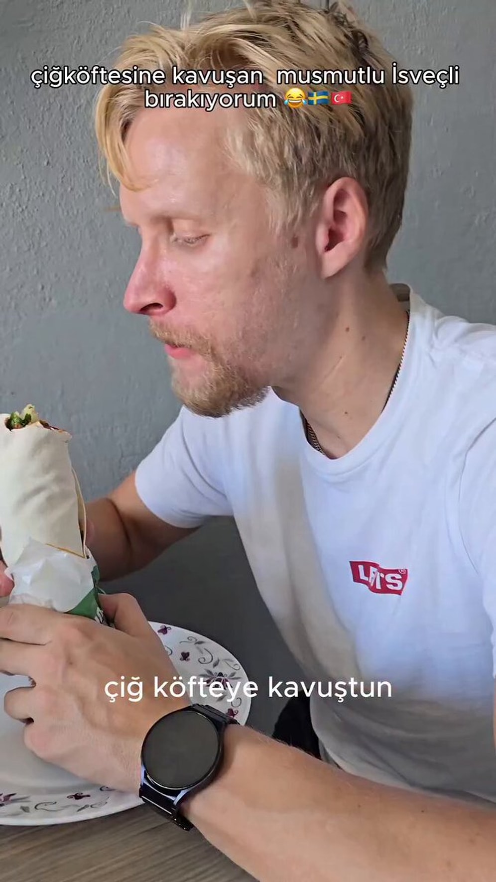 3 Aydır Çiğ Köfte Yemeyen İsveçli Adam Favori Yemeğine Kavuştu