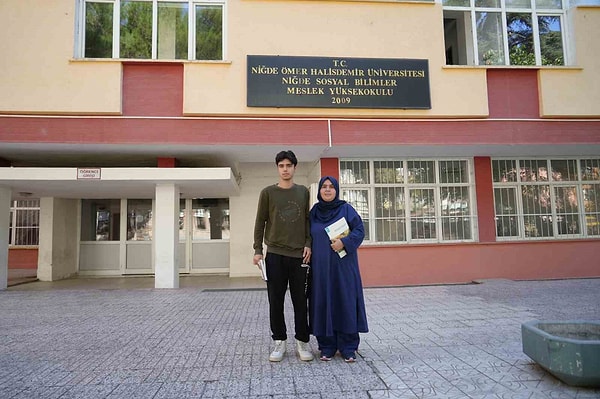 İlkokuldan sonra ara verdiği eğitimine açık öğretimle döndü