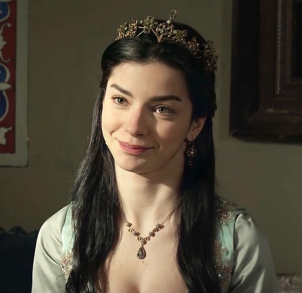 Merve Boluğur'un Nurbanu Sultan seçmesine ait olduğu söylenen video X'te yeniden yayılmaya başladı.