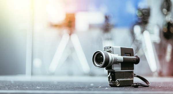 eBay'den Aldığı Eski Kameranın İçinden Bir Kaset Çıktı