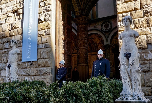 Louvre soygununun ardından Avrupa'daki müzelere yönelik saldırılar artarken, Europol hırsızların daha pervasız ve şiddet eğilimli hale geldiğini bildiriyor.