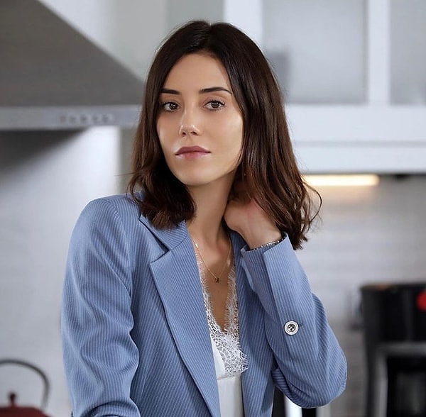 Cansu Dere'nin yeni dizisi ekrana Mavi Orkide adıyla gelmeyecek, proje ocak ayı için planlanıyor