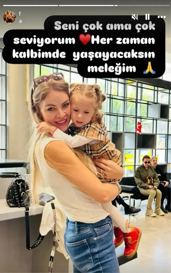 Kızına “Sen bana annelik duygusunun hayatımdaki en güzel duygu olduğunu öğrettin” sözleriyle veda etti.