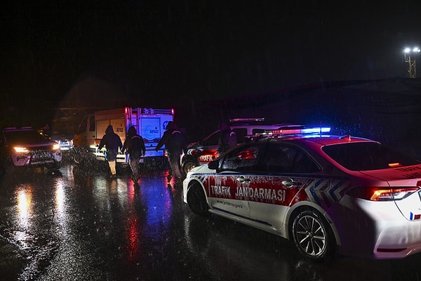 Camı Kırıp Dala Tutunarak Kurtuldu