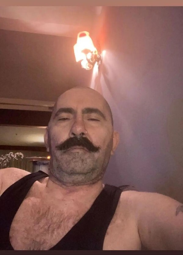 Oyunculuk sektörüne de bir göndermesi var.