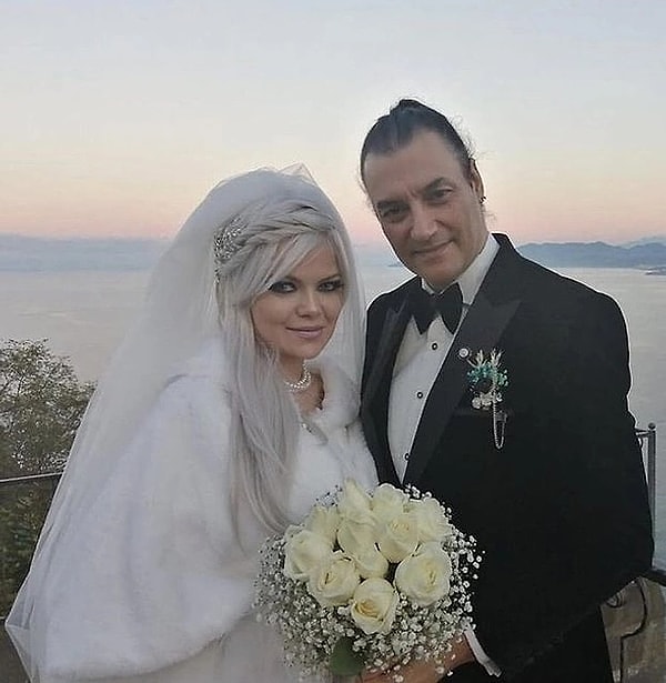 Bella Duygulu, şarkıcı Tayfun Duygulu'nun eşi. Aynı zamanda kendisi mimar.