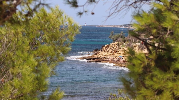 Côte d'Azur'un sakin kardeşi.