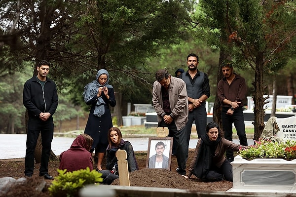 19 Ekim Pazartesi akşamı ekranda Altı Üstü İstanbul, Uzak Şehir, Sevdam Karadeniz ve Evlilik Güzeldir var.