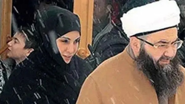 Cübbeli Ahmet'in eşi ve kızlarının Paris'te olayların arasında kaldığı ileri sürüldü.