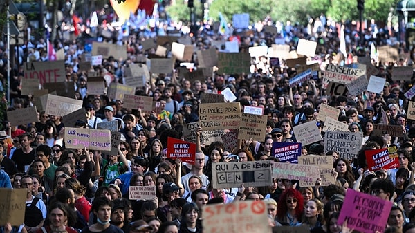 Fransa'da liselilerin eylemi ülkeye yayıldı.