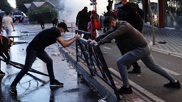Arnavutluk'ta öğrenciler Rama'nın istifasını istiyor.