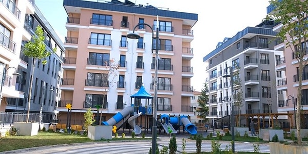 Alan bazlı büyük dönüşümlerde inşaatı TOKİ veya Emlak Konut üstleniyor.