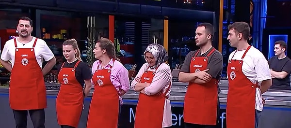 MasterChef'te mavi ve kırmızı takım kadroları kuruldu, iki kaptan ekiplerini tek tek seçti.