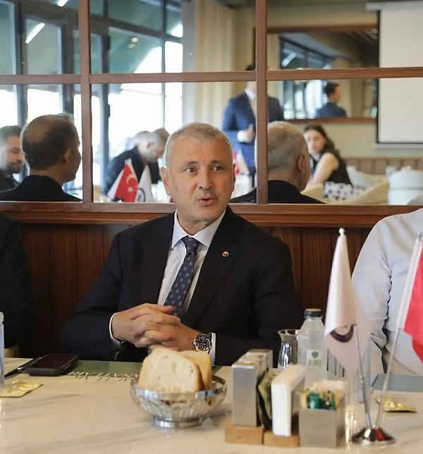 Akgün Altuğ Ne İş Yapıyor?