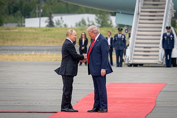 Trump'a göre ABD Putin'le masada, süreci bozmak istemiyor ama her an çekilebilir.