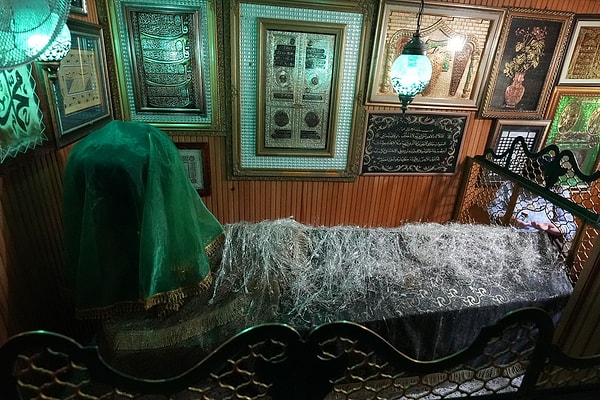 Telli Baba Türbesindeki Tel Geleneği