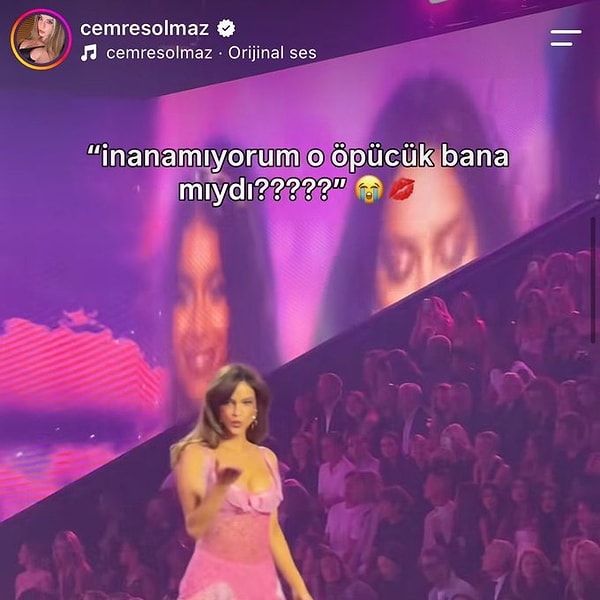 Barbara Palvin'in podyumda gönderdiği öpücük, Cemre Solmaz'ı heyecanlandırdı.