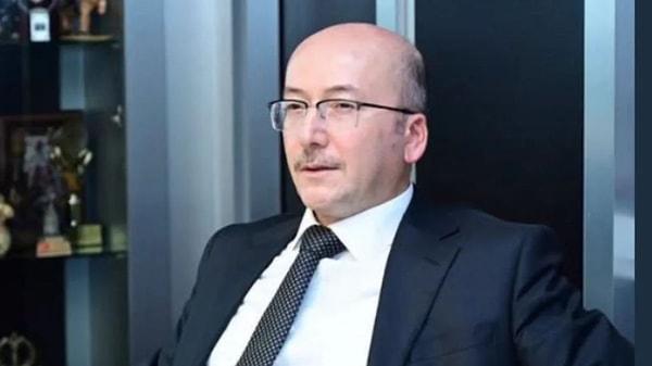 Şinasi Candan, Gelir İdaresi Başkanlığında Bekir Bayrakdar'dan boşalan koltuğa oturdu.