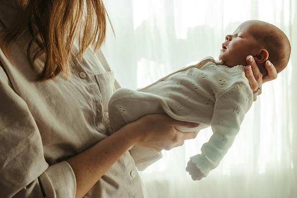 Erkek bebekler ortalama 188 gram daha ağır doğuyor ama bu, göğüs büyümesiyle cinsiyet tahmini yapmayı kolaylaştırmıyor.