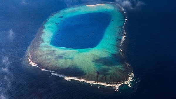 ABD'nin 1958'de yaptığı nükleer test sonrası oluşan krater, 1980'de beton panellerle kapatılarak kubbeye dönüştürüldü.