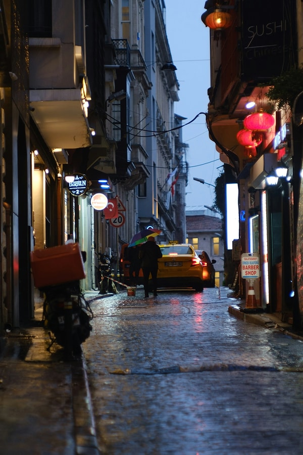 Cuma akşamı Trakya'dan giren yağış İstanbul'u bir geceliğine etkisi altına alacak.