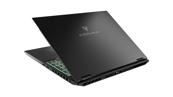 Excalibur G920; 64 GB'a kadar çıkan RAM'i, çift SSD yuvası ve 3 monitör desteğiyle oyunu, ödevi ve projeyi aynı makinede buluşturuyor