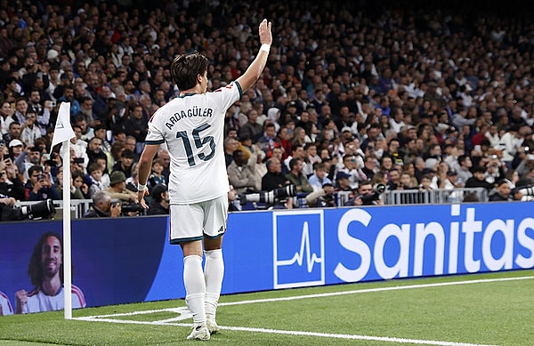 Sevilla'ya ceza sahası dışından attığı golle konuşulan Arda'nın adı, PSG ve Premier Lig ekipleriyle de anılıyordu.