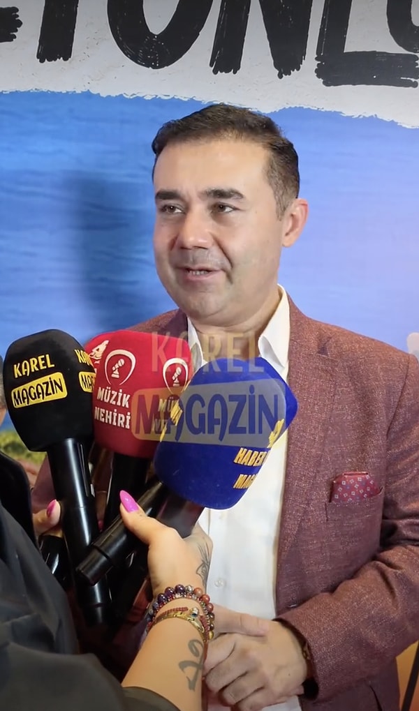 Şimdilerde 42 yaşında olan ünlü şarkıcının yıllar içerisindeki değişimi, özellikle yüz hatlarındaki farklılık nedeniyle yeniden konuşulmaya başladı.