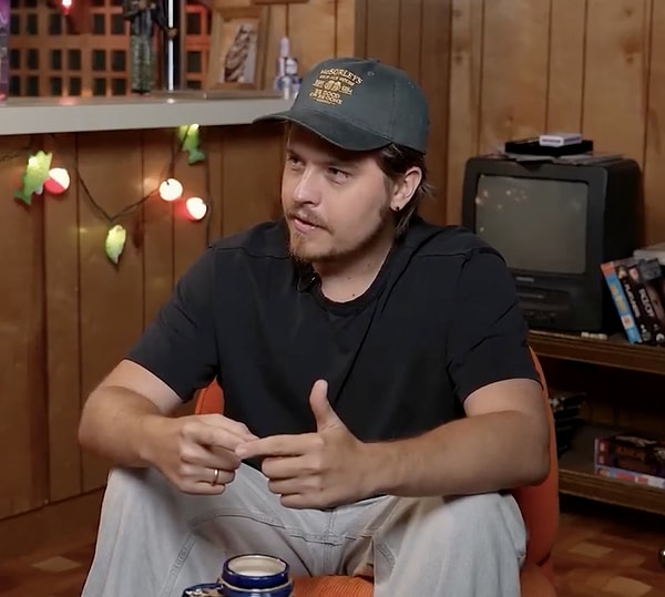 Dylan Sprouse, Wildmen podcastinin son bölümünde Ancestry adlı soy araştırma platformunu kullanarak ailesinin geçmişini incelediğini anlattı.